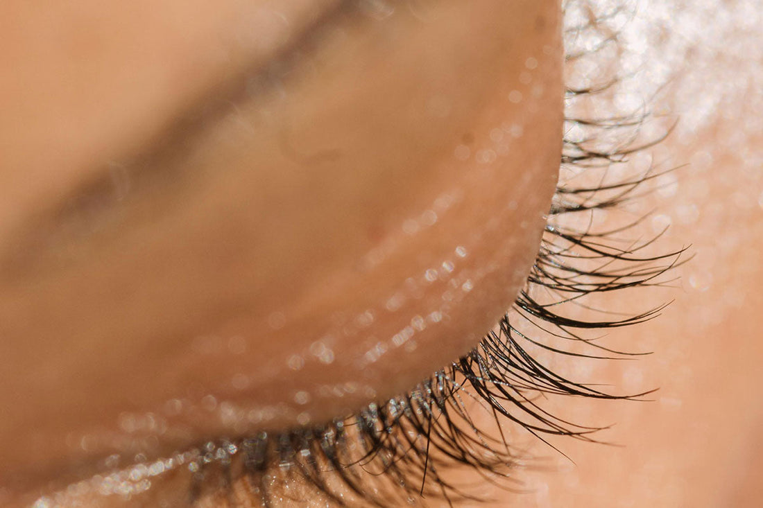 Why the eye area ages faster and how to protect it properly