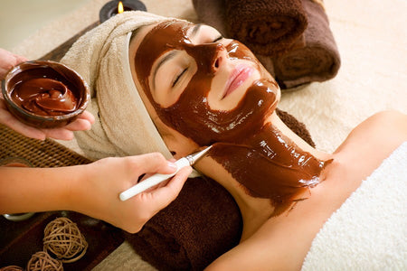 How to make a dark chocolate / cacao mask for healthy, glowing skin.
